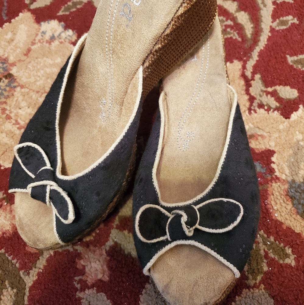 Mudd wedges size 10